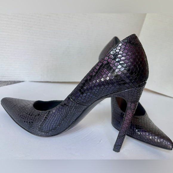 Stuart Weitzman Python Snakeskin Purple Metallic Pumps, size 7.5 FALL - Picture 2 of 15